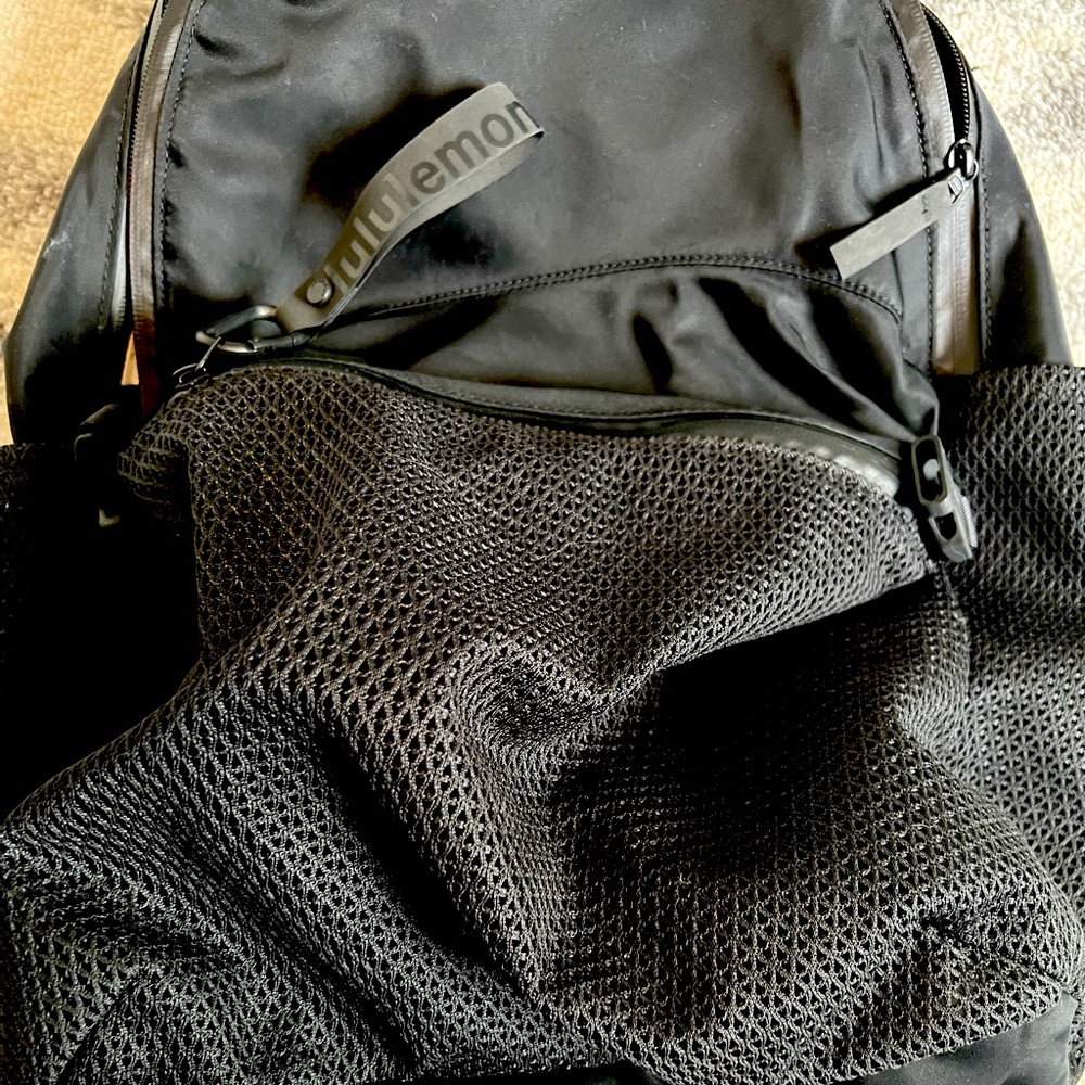 lululemon black backpack